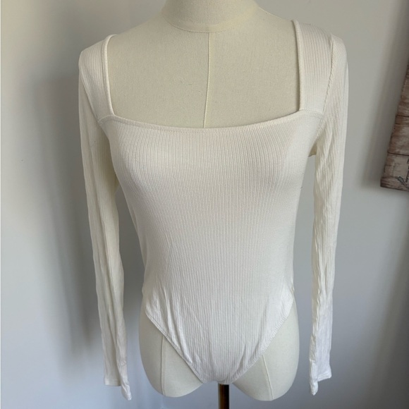 Forever 21 Tops - Forever 21 Cream Long Sleeve Fitted Bodysuit